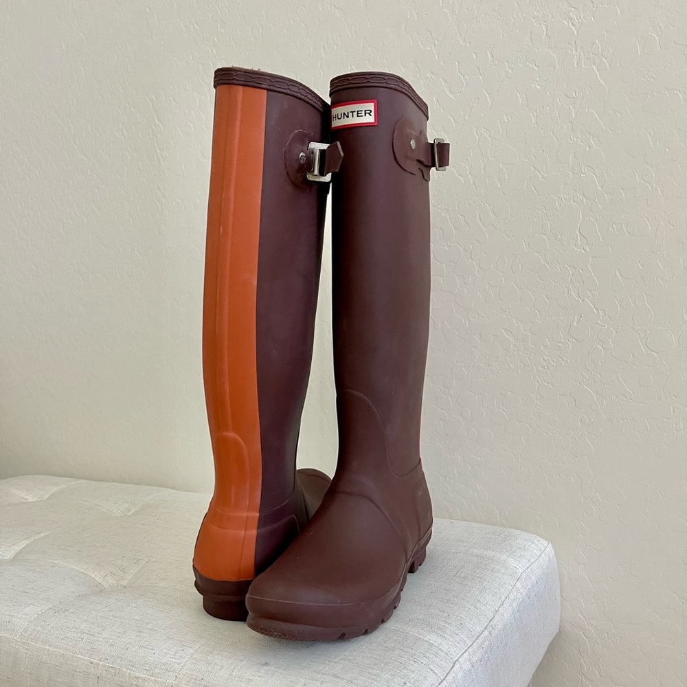HUNTER womens rain boots size 8. Knee length, worn once
